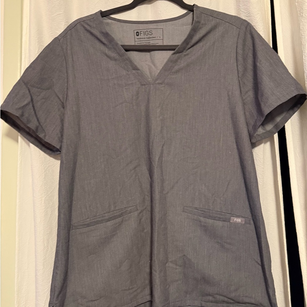 FIGS women’s Gray scrub top